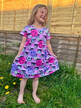 Load image into Gallery viewer, I love the 90&#39;s Smock dress - Kids
